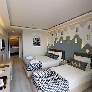 Zimmer mit Kingsize-Bett